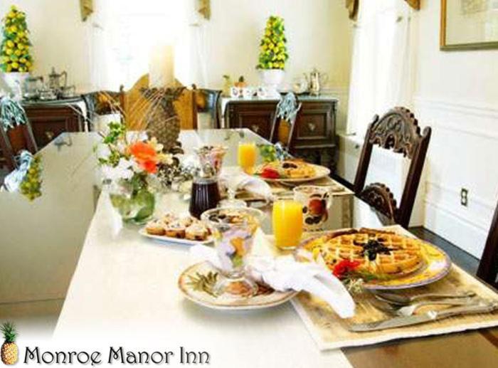 Monroe Manor Inn Саут-Хейвен Экстерьер фото