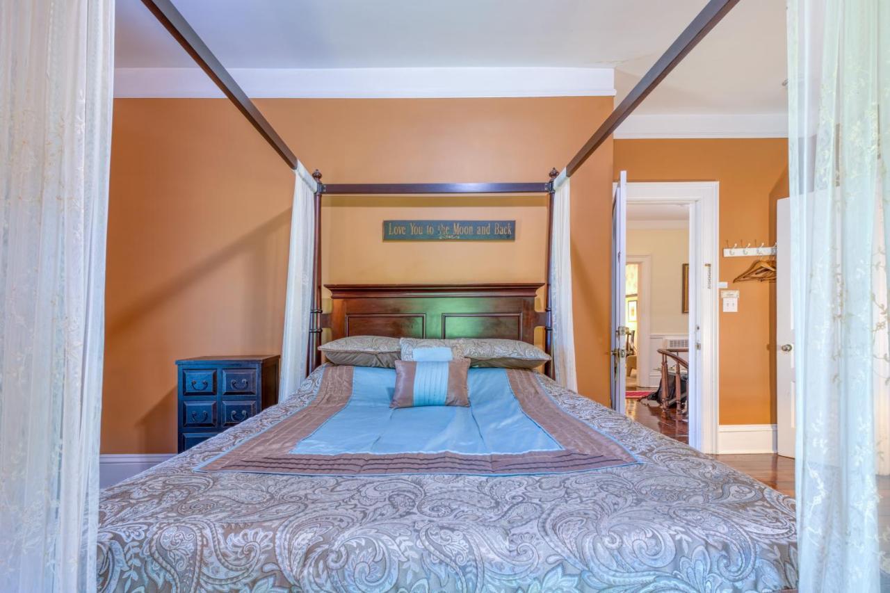 Monroe Manor Inn Саут-Хейвен Экстерьер фото