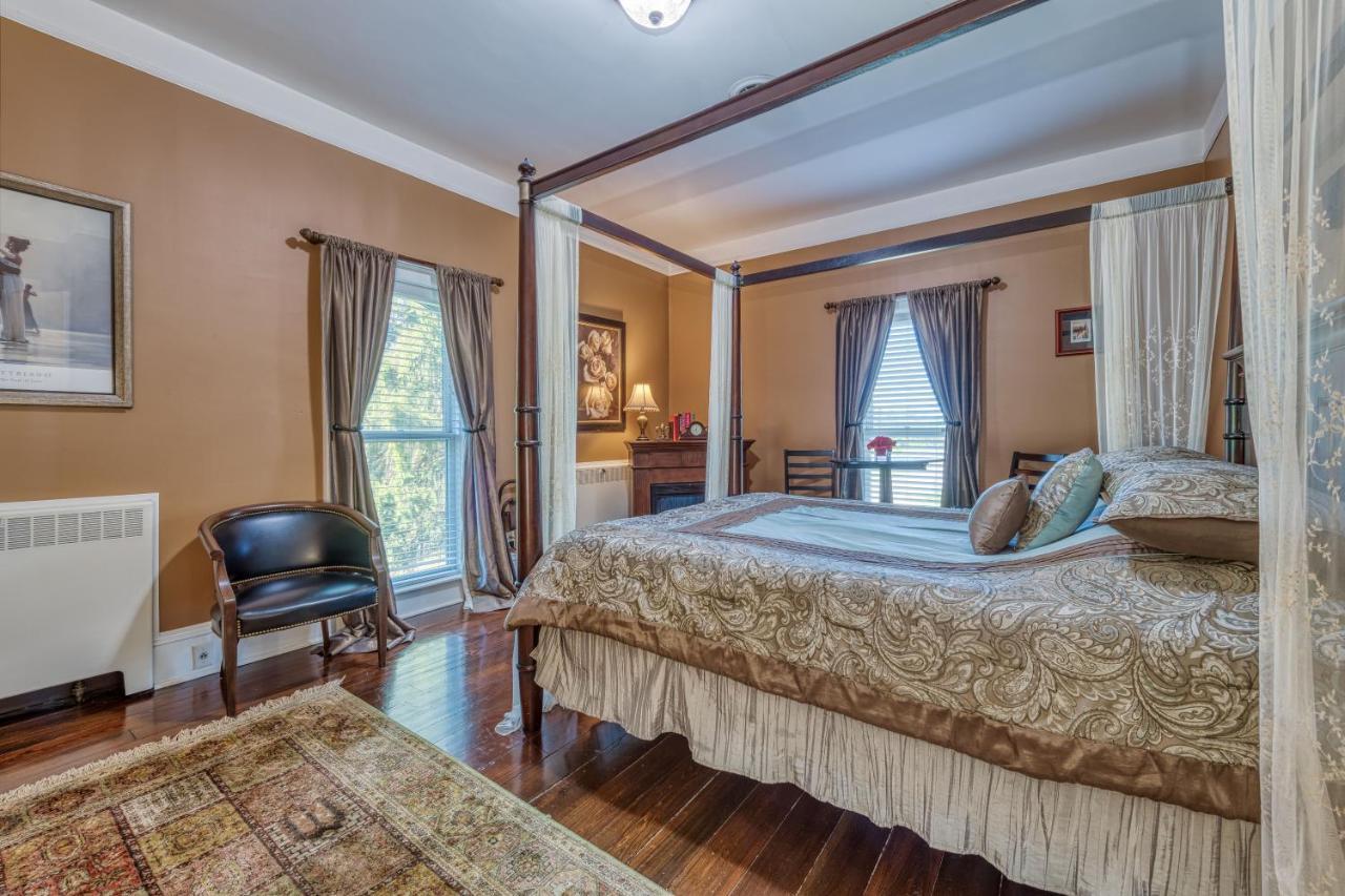 Monroe Manor Inn Саут-Хейвен Экстерьер фото