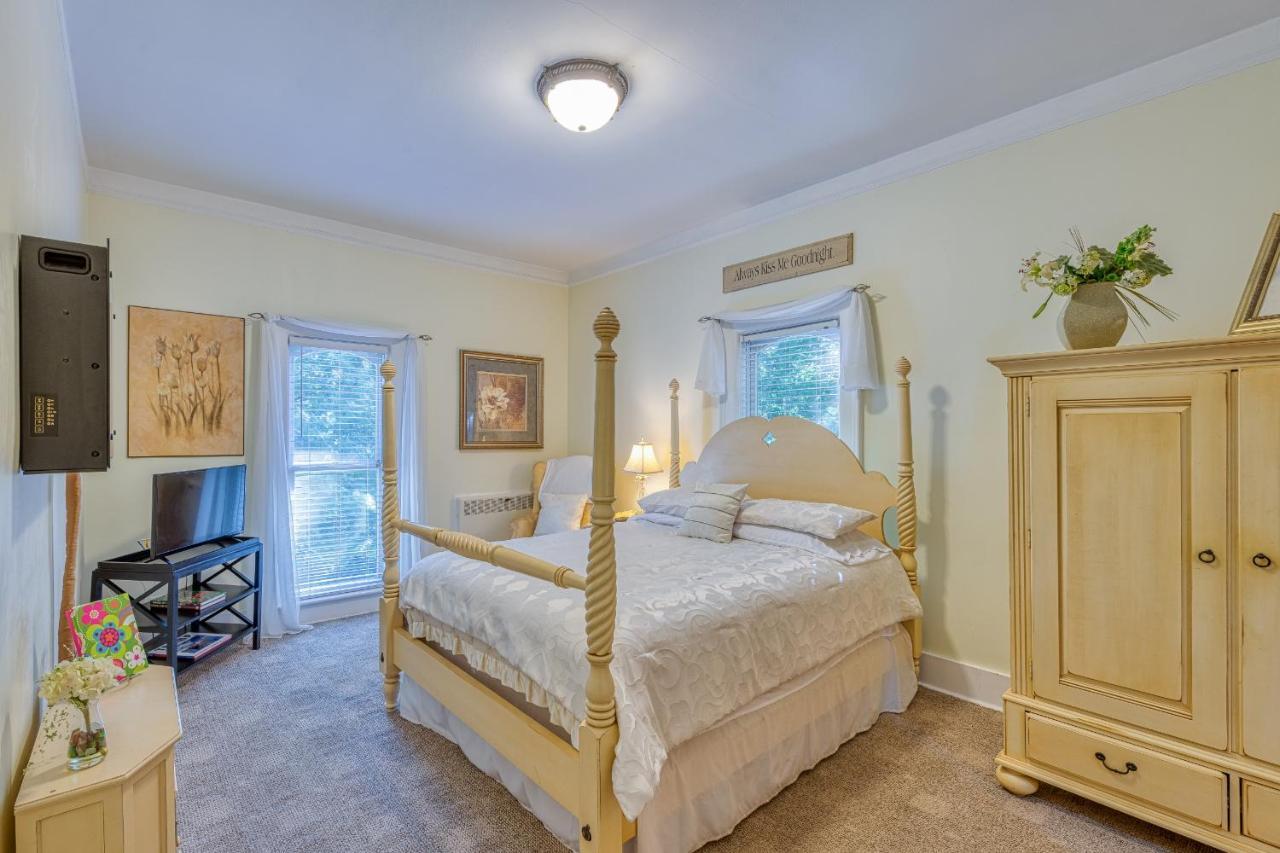Monroe Manor Inn Саут-Хейвен Экстерьер фото