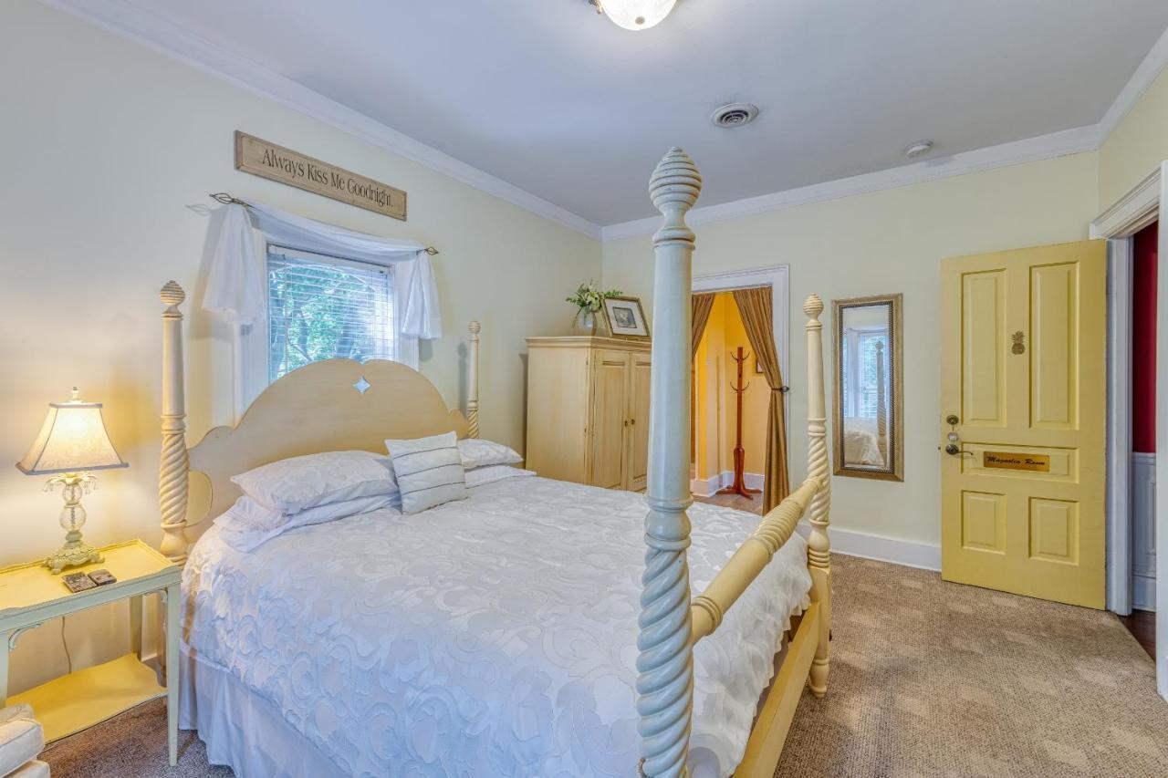 Monroe Manor Inn Саут-Хейвен Экстерьер фото